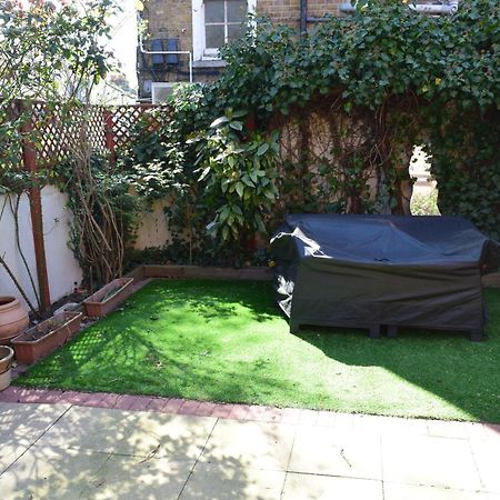 London Stratford - Spacious 2 Bed Flat With Secured Parking & Private Garden מראה חיצוני תמונה
