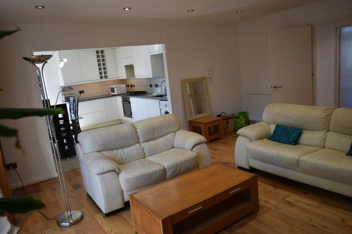 London Stratford - Spacious 2 Bed Flat With Secured Parking & Private Garden מראה חיצוני תמונה