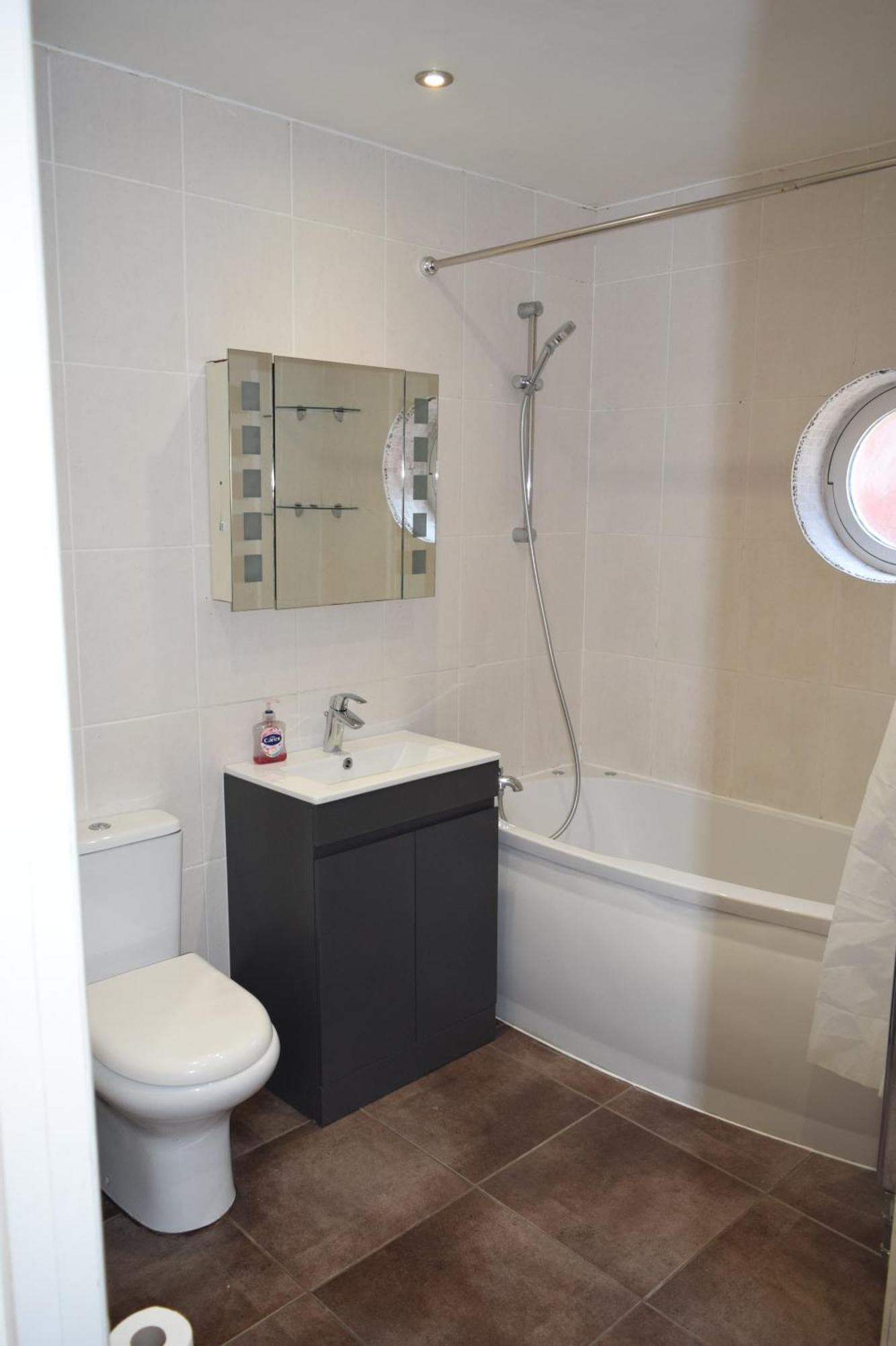 London Stratford - Spacious 2 Bed Flat With Secured Parking & Private Garden מראה חיצוני תמונה