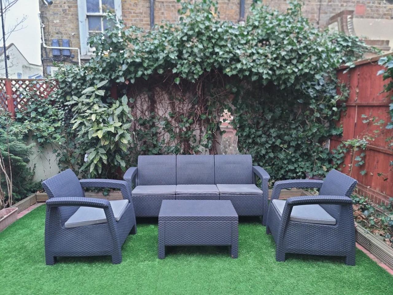 London Stratford - Spacious 2 Bed Flat With Secured Parking & Private Garden מראה חיצוני תמונה