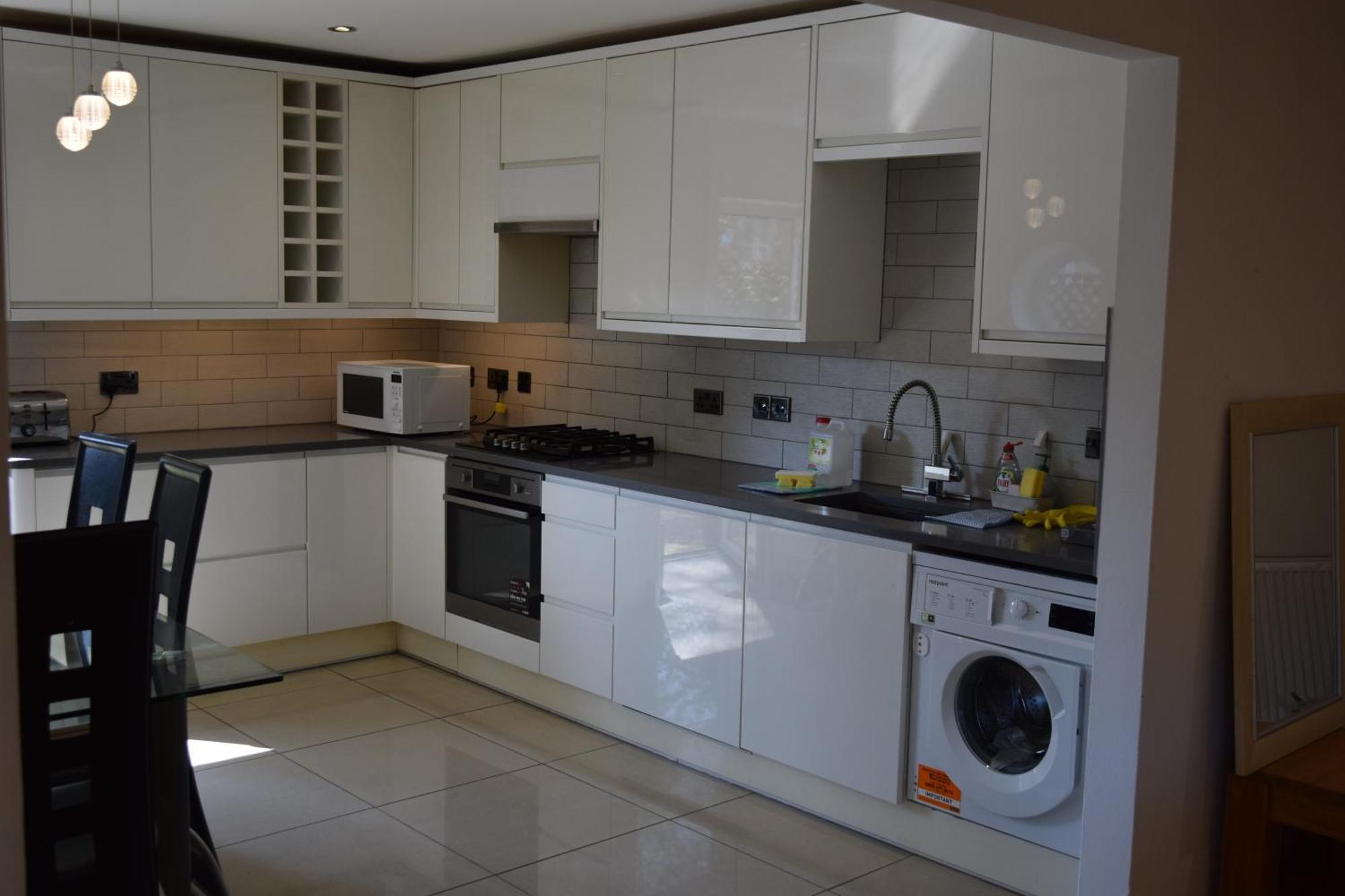 London Stratford - Spacious 2 Bed Flat With Secured Parking & Private Garden מראה חיצוני תמונה