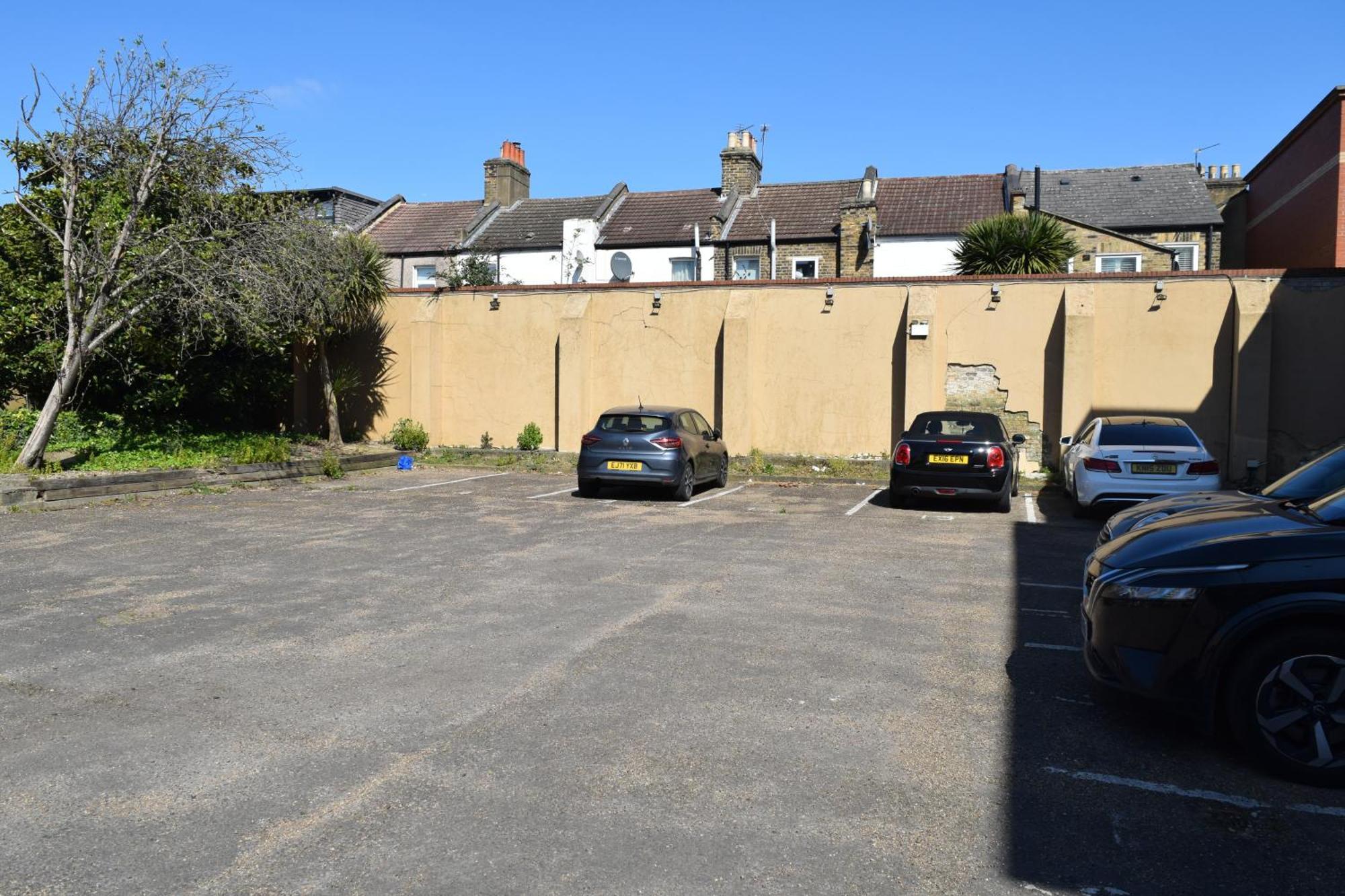 London Stratford - Spacious 2 Bed Flat With Secured Parking & Private Garden מראה חיצוני תמונה