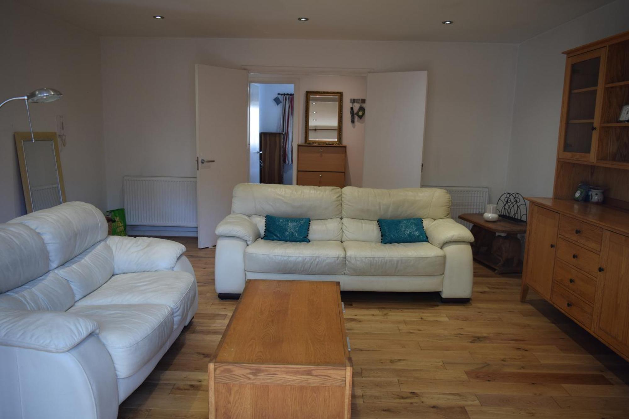 London Stratford - Spacious 2 Bed Flat With Secured Parking & Private Garden מראה חיצוני תמונה