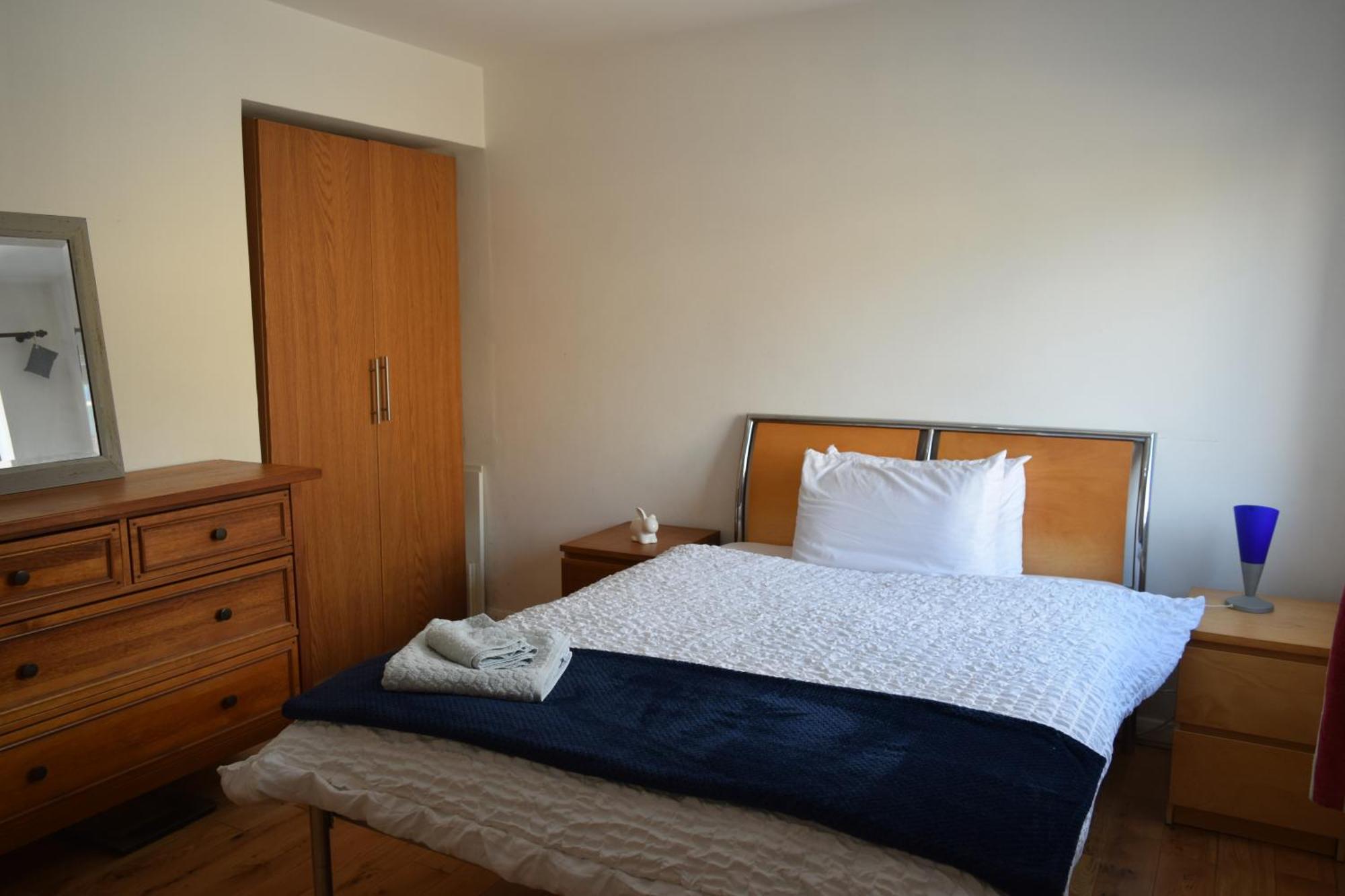 London Stratford - Spacious 2 Bed Flat With Secured Parking & Private Garden מראה חיצוני תמונה