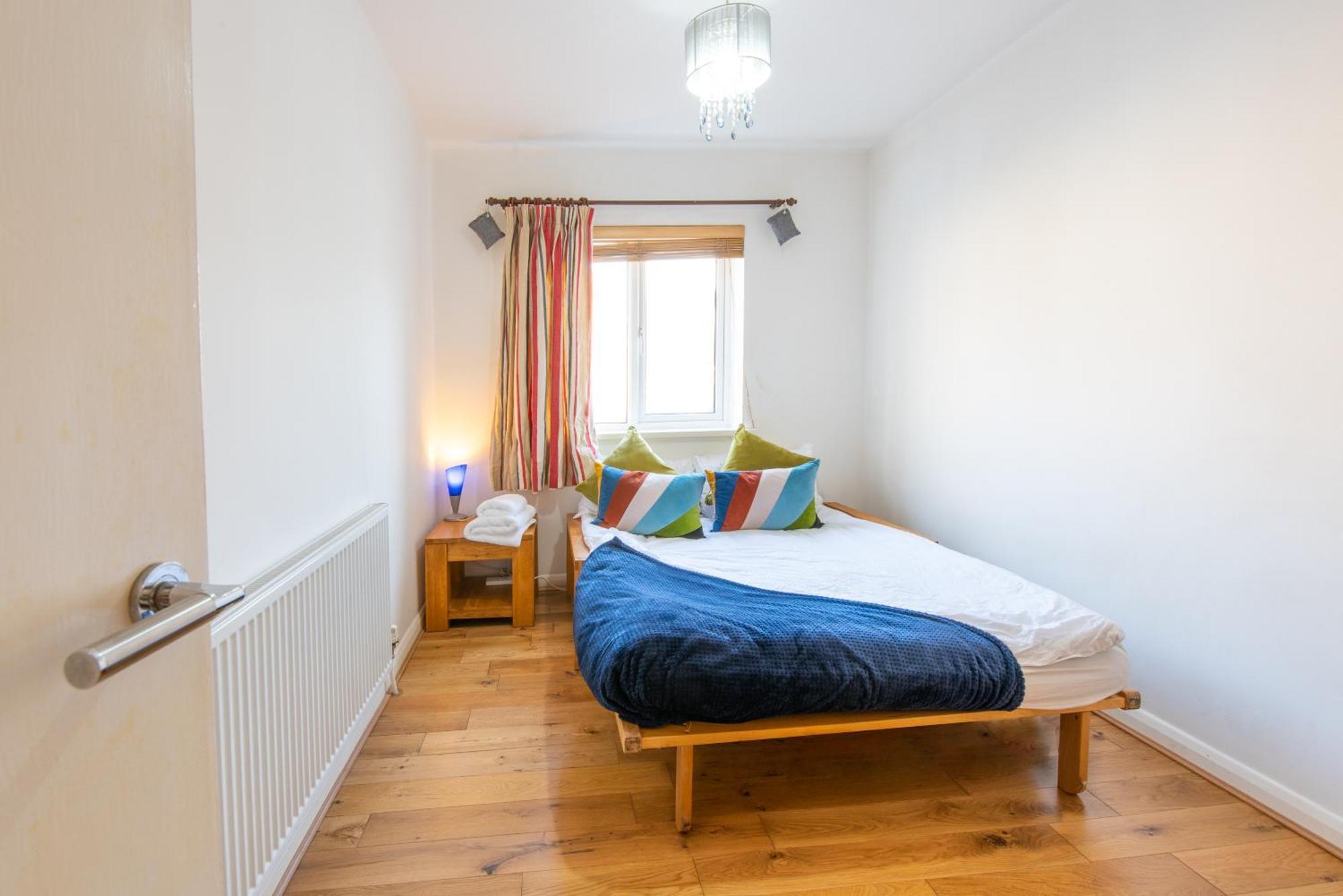 London Stratford - Spacious 2 Bed Flat With Secured Parking & Private Garden מראה חיצוני תמונה