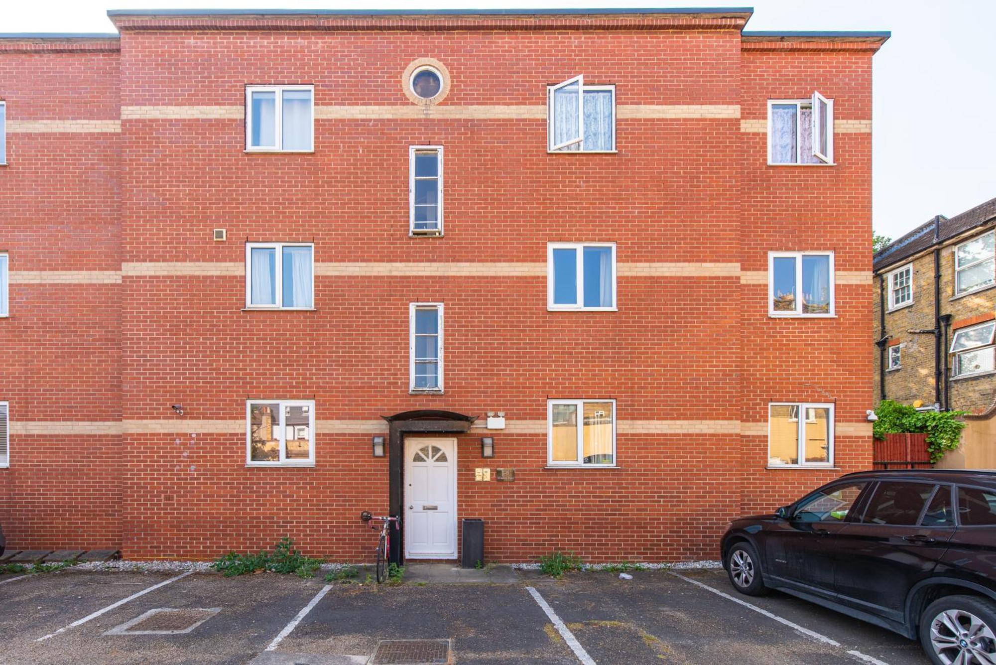 London Stratford - Spacious 2 Bed Flat With Secured Parking & Private Garden מראה חיצוני תמונה