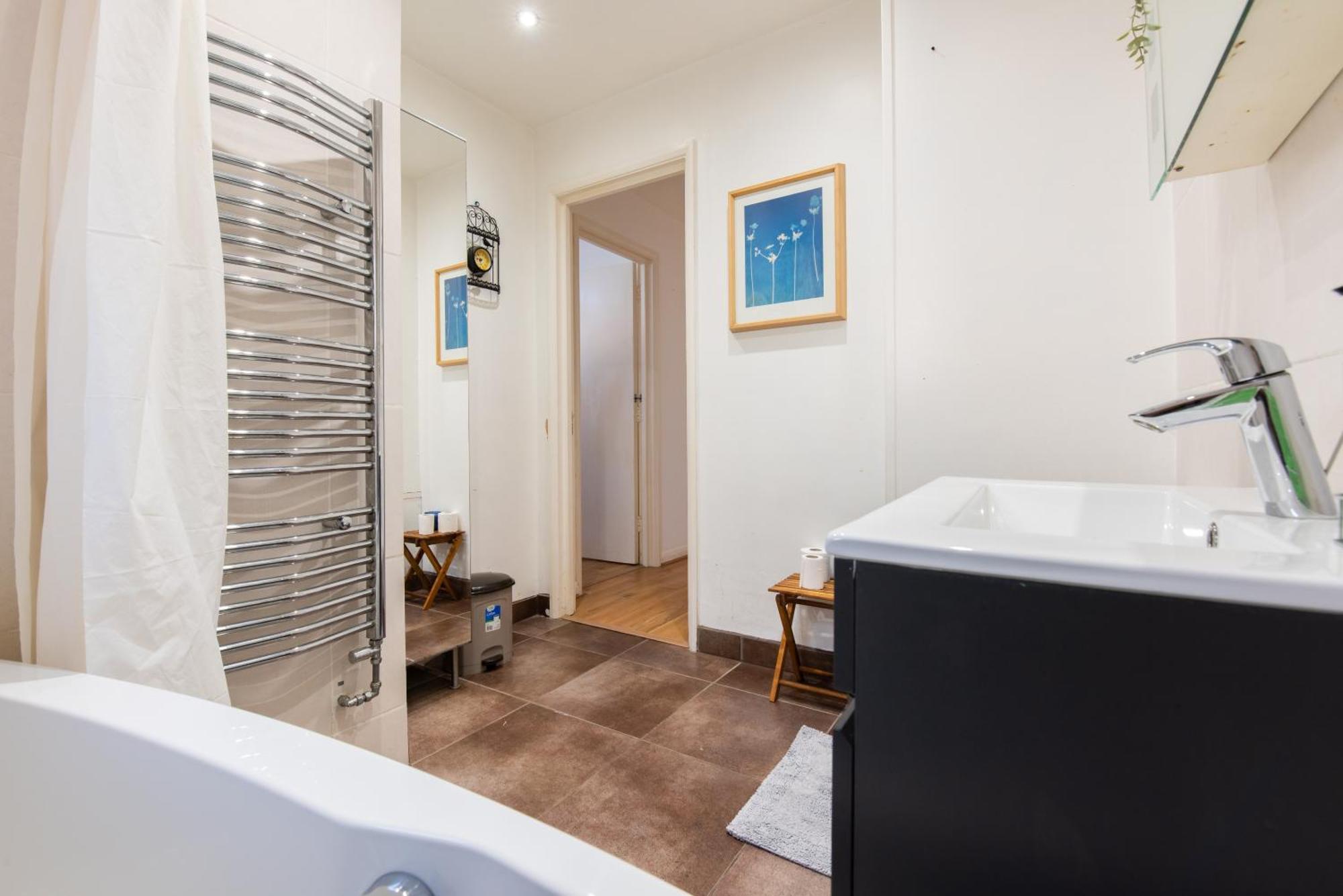 London Stratford - Spacious 2 Bed Flat With Secured Parking & Private Garden מראה חיצוני תמונה
